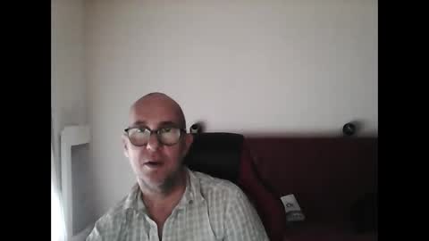 Snapshot of mat11efou chatting on May 15, 8:43 am mat11efou online show from May 15, 8:43 am