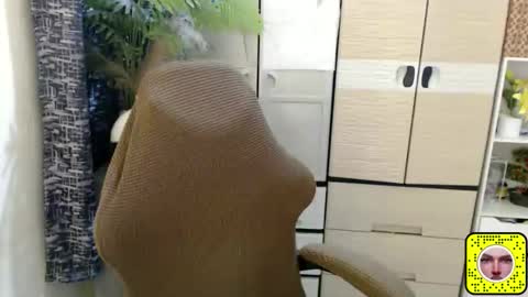 Snapshot of matcha_latte33 chatting on February 25, 2:48 pm matcha_latte33 online show from February 25, 2:48 pm