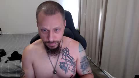 Snapshot of matchy666 chatting on October 19, 11:27 pm Matchy online show from October 19, 11:27 pm