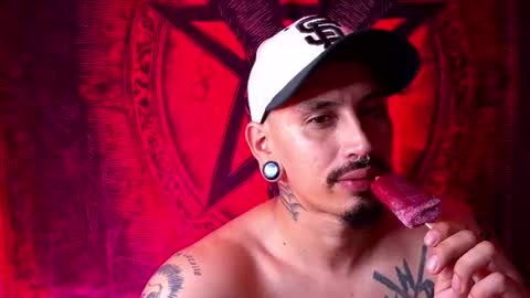 Snapshot of mateo60_ chatting on June 17, 1:30 am Mateo online show from June 17, 1:30 am