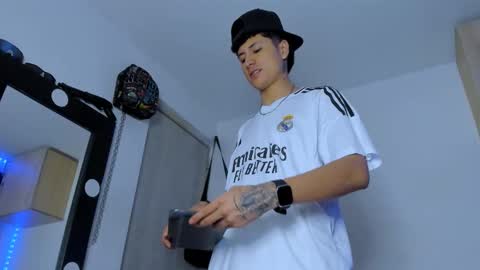 Snapshot of mateo_escobar chatting on September 11, 5:29 am mateo_escobar online show from September 11, 5:29 am