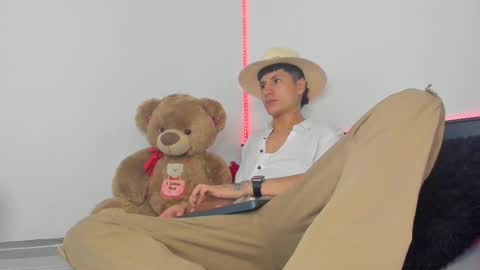 Snapshot of mateo_escobar chatting on October 20, 2:12 am mateo_escobar online show from October 20, 2:12 am