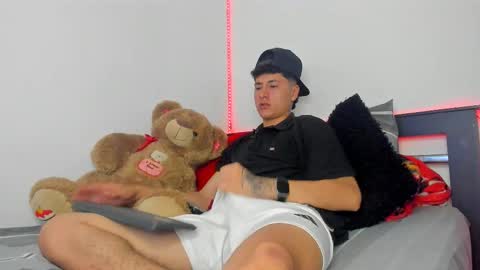 Snapshot of mateo_escobar chatting on October 21, 12:55 am mateo_escobar online show from October 21, 12:55 am