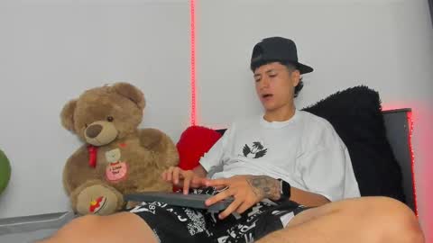 Snapshot of mateo_escobar chatting on October 25, 8:22 am mateo_escobar online show from October 25, 8:22 am