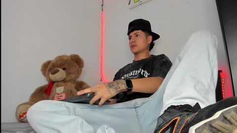 Snapshot of mateo_escobar chatting on November 9, 1:42 pm mateo_escobar online show from November 9, 1:42 pm