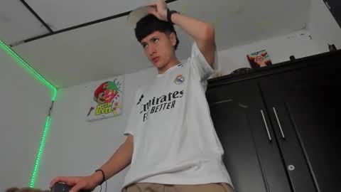 Snapshot of mateo_escobar chatting on November 19, 9:37 pm mateo_escobar online show from November 19, 9:37 pm