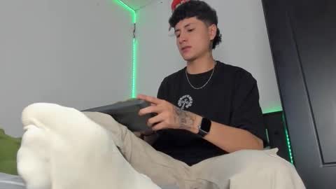 Snapshot of mateo_escobar chatting on November 22, 11:59 pm mateo_escobar online show from November 22, 11:59 pm