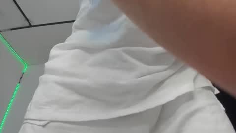 Snapshot of mateo_escobar chatting on December 3, 10:52 pm mateo_escobar online show from December 3, 10:52 pm