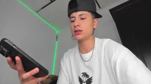 mateo_escobar online show from March 17, 9:51 pm