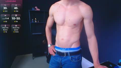 Snapshot of mateobenjamin chatting on May 13, 10:12 am MateoBenjamin online show from May 13, 10:12 am