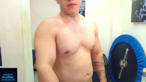 Snapshot of mateosexyhot22 chatting on May 26, 10:06 pm Mateo online show from May 26, 10:06 pm