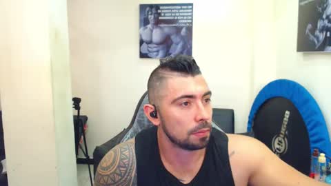 Snapshot of mateosexyhot22 chatting on June 2, 4:53 pm Mateo online show from June 2, 4:53 pm