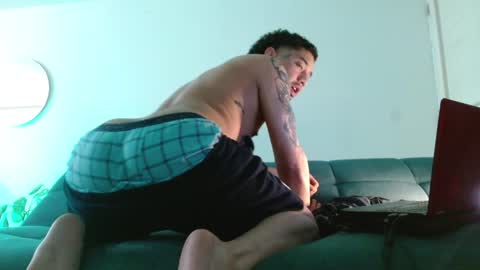 STRURIBE ON INSTAGRAM online show from February 14, 10:06 pm