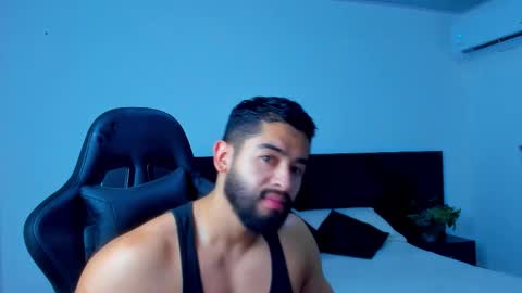 Snapshot of mathew_flintt chatting on February 26, 11:15 pm Mathew Flintt online show from February 26, 11:15 pm