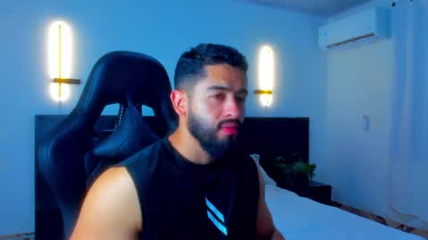 Snapshot of mathew_flintt chatting on June 17, 10:00 pm Mathew Flintt online show from June 17, 10:00 pm