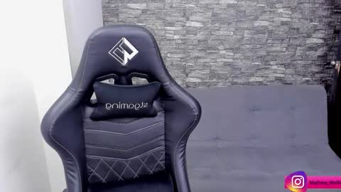 Mathew Independent model online show from January 12, 9:53 pm