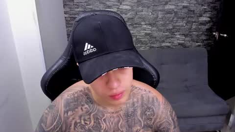 Snapshot of mathew_wolf4 chatting on June 18, 11:20 pm Mathew Independent model online show from June 18, 11:20 pm
