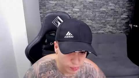 Snapshot of mathew_wolf4 chatting on June 20, 1:52 am Mathew Independent model online show from June 20, 1:52 am
