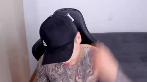 Snapshot of mathew_wolf4 chatting on July 2, 11:33 pm Mathew Independent model online show from July 2, 11:33 pm