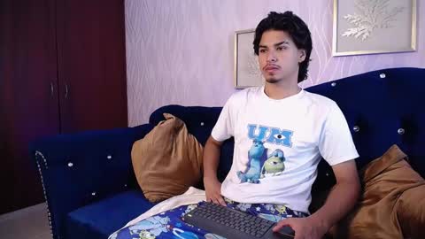 Snapshot of mathewadams chatting on December 17, 6:36 pm Mathew online show from December 17, 6:36 pm