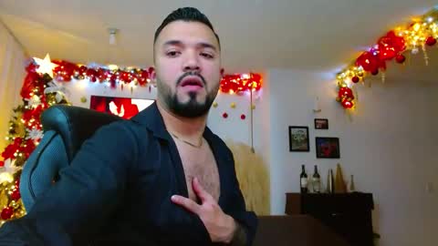 mathewhot3 online show from November 11, 5:29 am