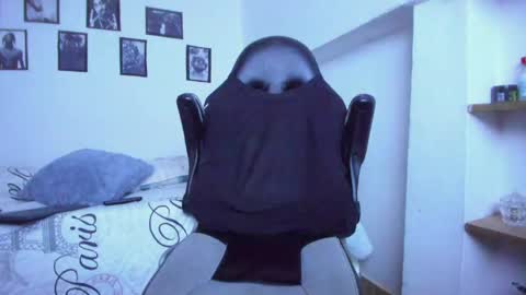 Snapshot of mathews_19 chatting on May 21, 12:34 pm Teo online show from May 21, 12:34 pm