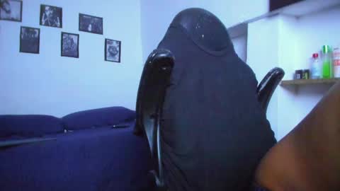 Snapshot of mathews_19 chatting on May 25, 12:11 pm Teo online show from May 25, 12:11 pm