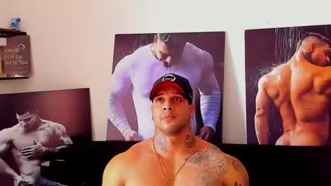 Snapshot of mathews_roses chatting on December 15, 8:02 pm Marck Mathews online show from December 15, 8:02 pm