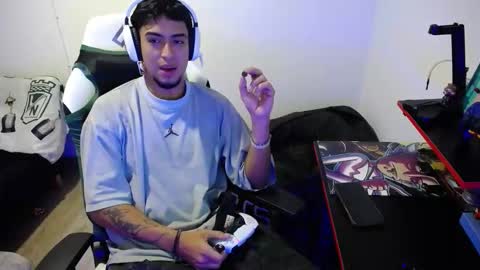 Snapshot of matias_bianco01 chatting on October 7, 3:04 am matias online show from October 7, 3:04 am