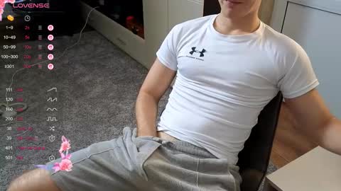 Snapshot of matt_aniston chatting on December 16, 9:09 pm Matt online show from December 16, 9:09 pm