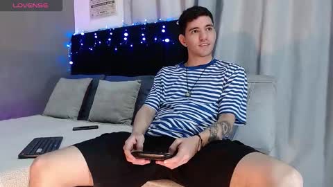 ---Matteo--- online show from November 26, 3:40 am