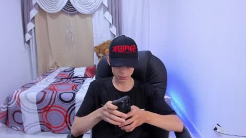 Snapshot of matthewboy_ chatting on May 6, 3:46 am MatthewBoy online show from May 6, 3:46 am