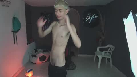 mattias     online show from March 12, 1:36 am