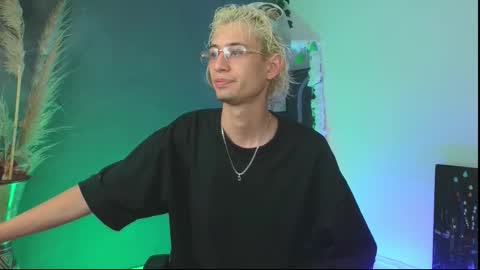 mattias     online show from September 27, 3:00 am