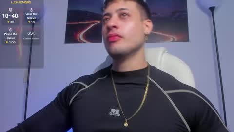 Snapshot of mattsaill_ chatting on October 27, 1:15 pm mattsaill_ online show from October 27, 1:15 pm