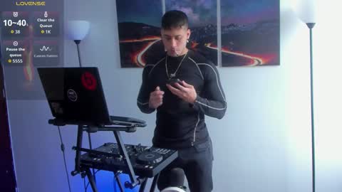 Snapshot of mattsaill_ chatting on November 8, 12:16 pm mattsaill_ online show from November 8, 12:16 pm