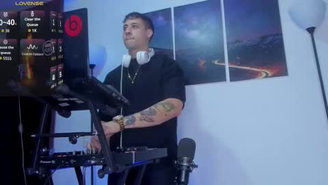 Snapshot of mattsaill_ chatting on November 18, 1:22 am mattsaill_ online show from November 18, 1:22 am