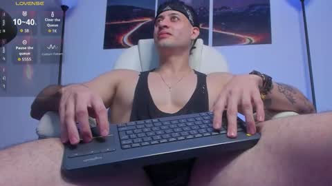 Snapshot of mattsaill_ chatting on November 25, 2:17 pm mattsaill_ online show from November 25, 2:17 pm