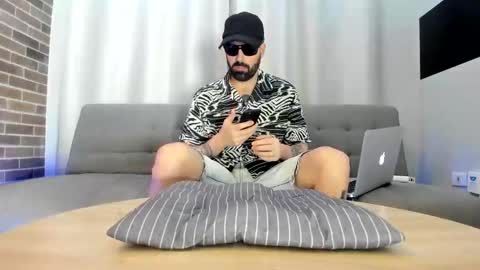 Snapshot of mattxfeet chatting on December 13, 2:10 am Matt online show from December 13, 2:10 am