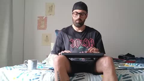 Snapshot of mattxfeet chatting on May 8, 12:43 pm Matt online show from May 8, 12:43 pm