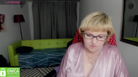 Snapshot of mature_blonde7 chatting on December 3, 3:55 pm Lana online show from December 3, 3:55 pm