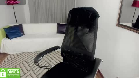 Snapshot of mature_blonde7 chatting on December 19, 4:35 pm Lana online show from December 19, 4:35 pm