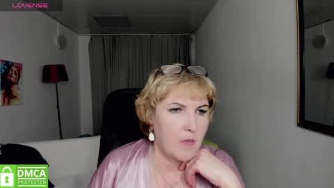 Snapshot of mature_blonde7 chatting on December 21, 8:21 pm Lana online show from December 21, 8:21 pm