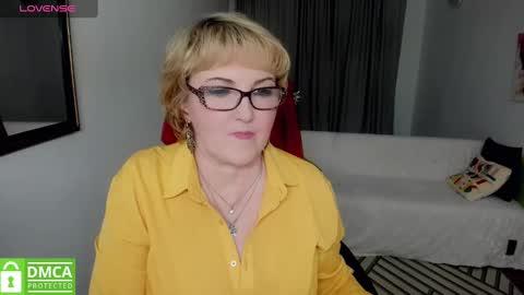 Snapshot of mature_blonde7 chatting on December 29, 3:57 pm Lana online show from December 29, 3:57 pm