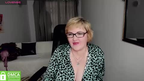 Snapshot of mature_blonde7 chatting on January 3, 6:01 am Lana online show from January 3, 6:01 am