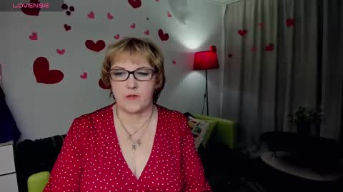 Snapshot of mature_blonde7 chatting on February 1, 6:51 pm Lana online show from February 1, 6:51 pm