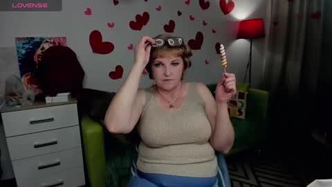 Snapshot of mature_blonde7 chatting on February 18, 3:10 pm Lana online show from February 18, 3:10 pm