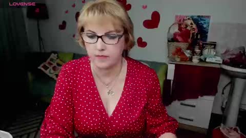 Snapshot of mature_blonde7 chatting on February 22, 8:40 am Lana online show from February 22, 8:40 am