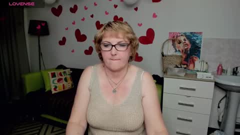 Snapshot of mature_blonde7 chatting on February 23, 5:23 am Lana online show from February 23, 5:23 am