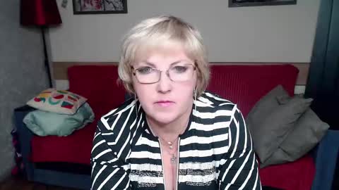 Snapshot of mature_blonde7 chatting on September 14, 8:24 am Lana online show from September 14, 8:24 am